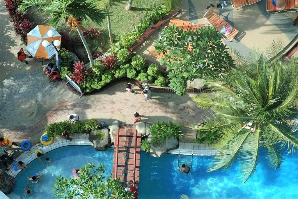 Апартаменты Sea View Paradise Танджунг-Бунга Экстерьер фото